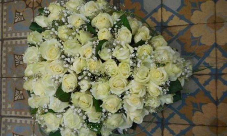 Composition florale pour des funérailles à La Charité-sur-Loire. Marie-Christine LAMY