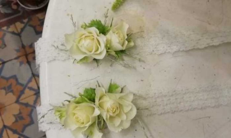 Composition florale pour un mariage à La Charité-sur-Loire. Marie-Christine LAMY